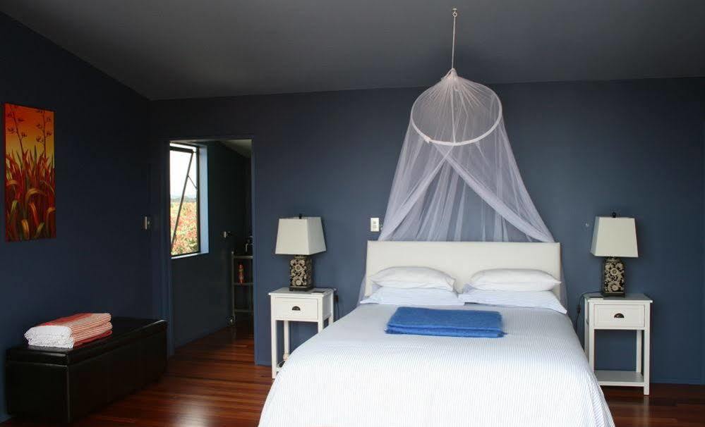 The Lighthouse Lookout Bed & Breakfast Tutukaka Bagian luar foto
