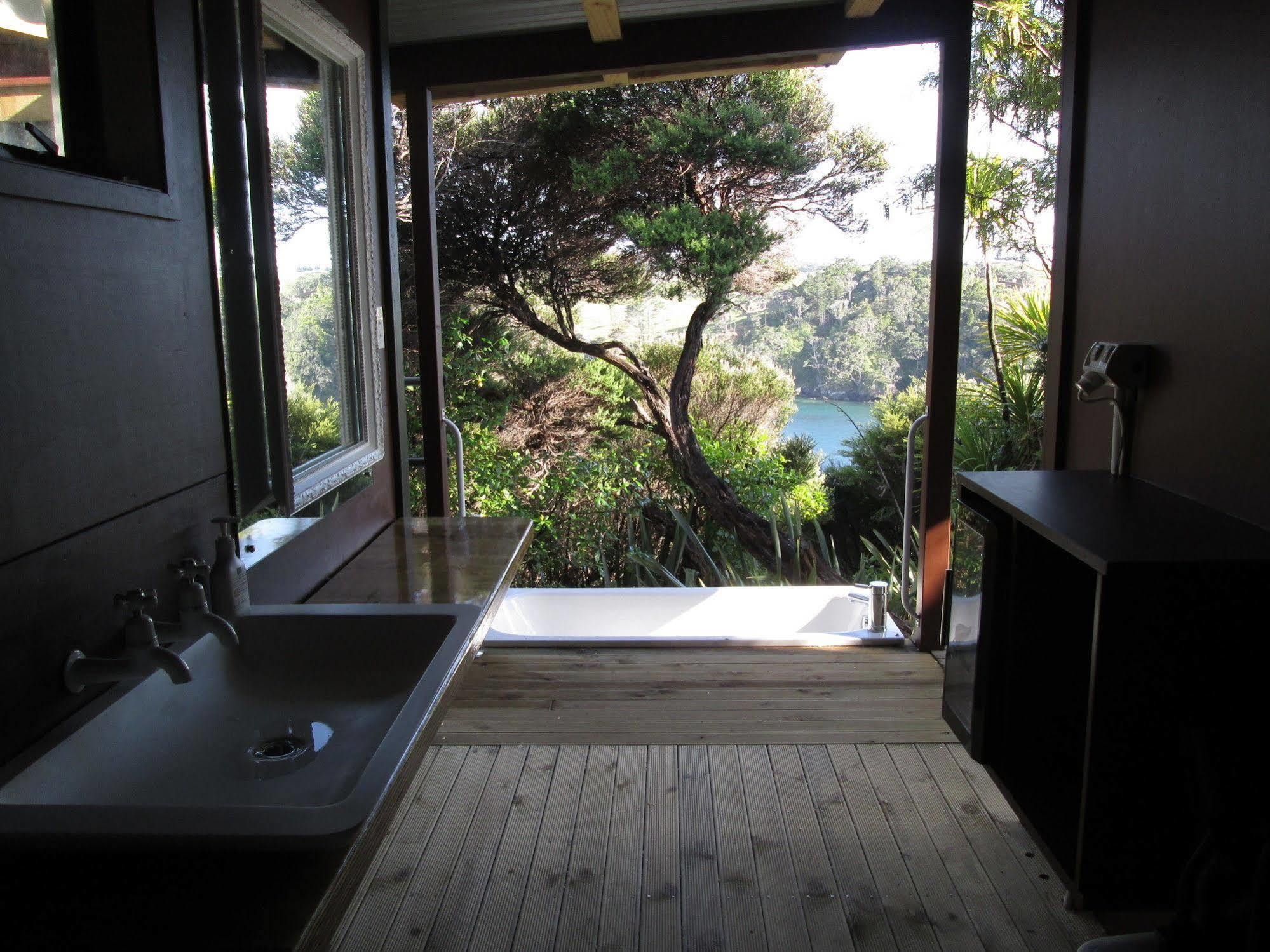 The Lighthouse Lookout Bed & Breakfast Tutukaka Bagian luar foto