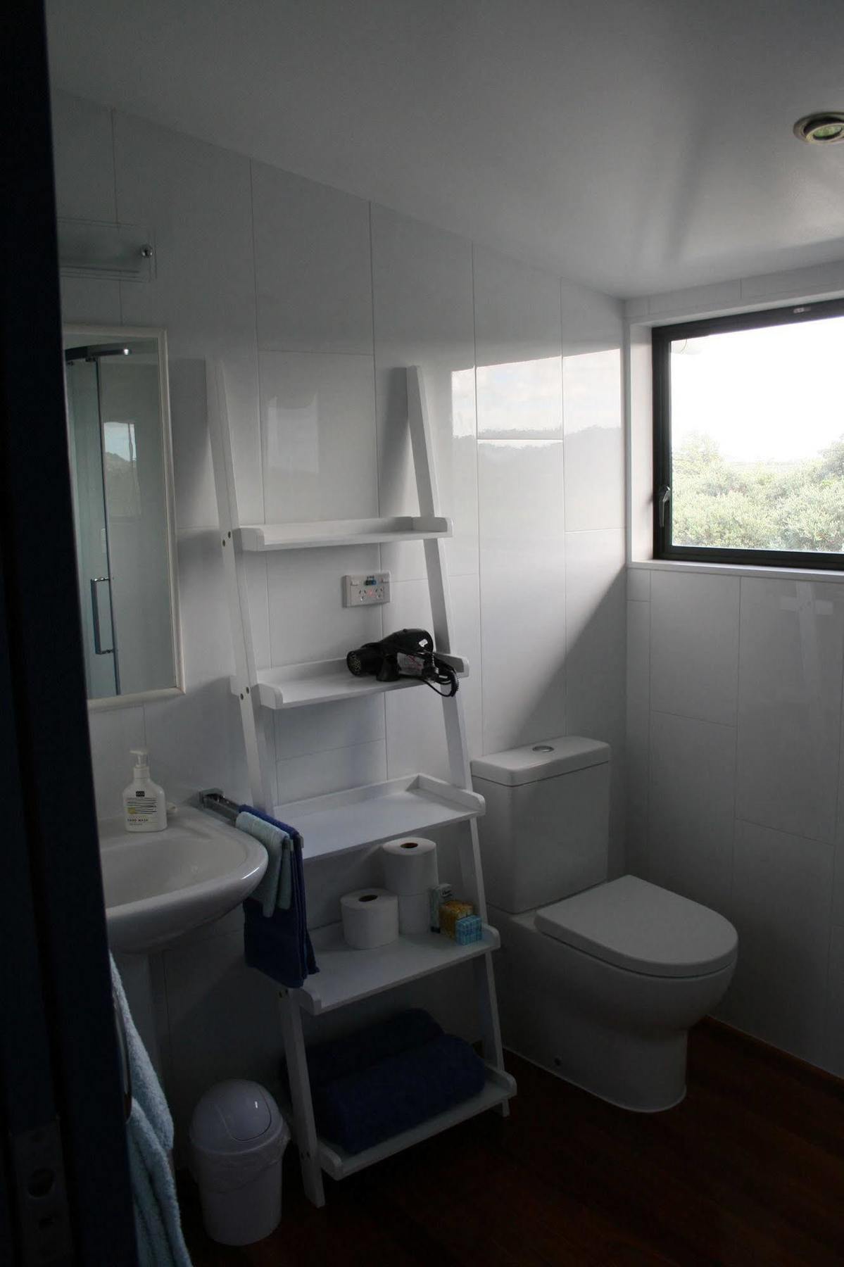 The Lighthouse Lookout Bed & Breakfast Tutukaka Bagian luar foto
