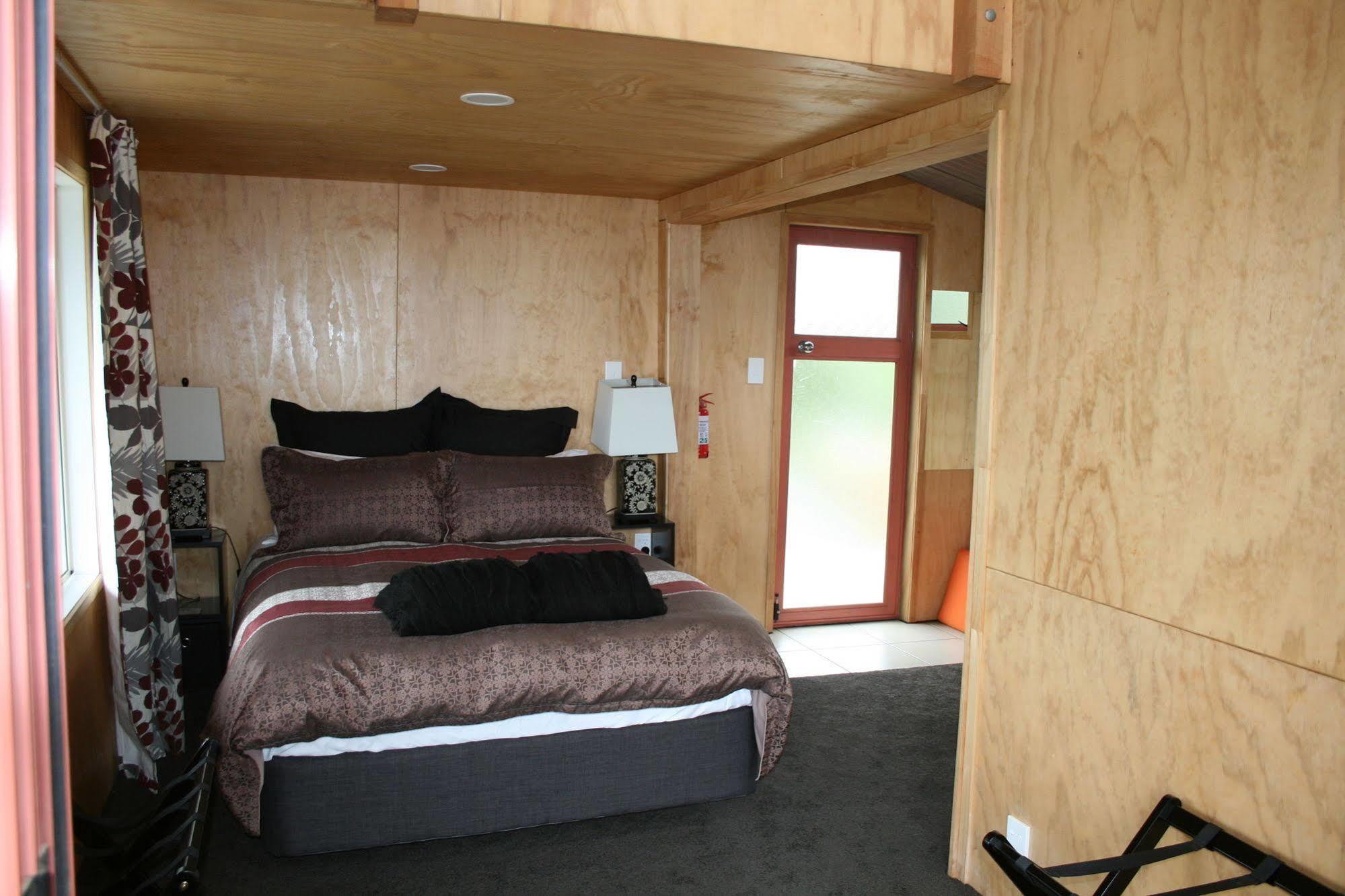 The Lighthouse Lookout Bed & Breakfast Tutukaka Bagian luar foto